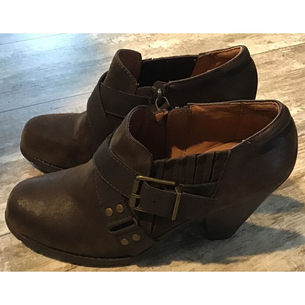 EUC Crown Vintage Women Dark Brown Chunky Heel Bootie Zip-up Faux Suede Buckle 9